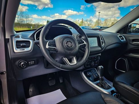 Used 2018 Jeep Compass Latitude w/ Popular Equipment Group image 15