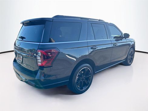 Used 2023 Ford Expedition Limited image 5
