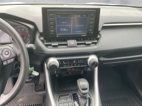 Used 2022 Toyota RAV4 LE AWD/4WD image 12