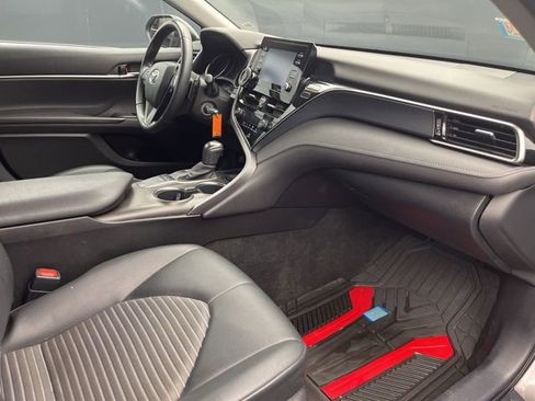 Used 2022 Toyota Camry SE FWD image 12