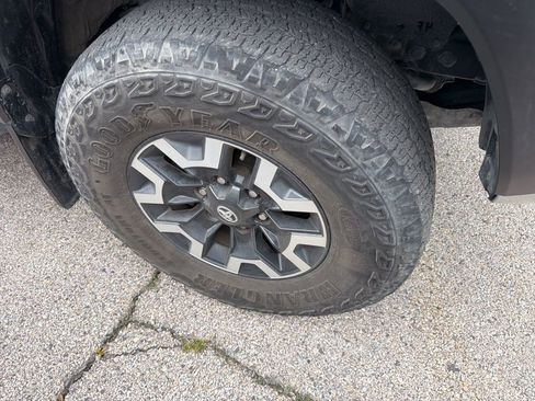 Used 2022 Toyota Tacoma TRD Off-Road image 4