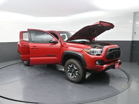 Used 2022 Toyota Tacoma TRD Off-Road w/ Technology Package AWD/4WD image 38