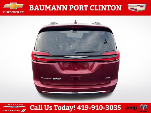 Used 2021 Chrysler Pacifica Touring-L w/ Premium & Safety Sphere Group AWD/4WD image 4