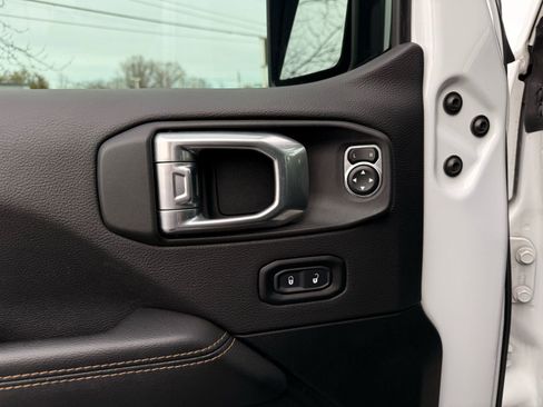 Used 2021 Jeep Gladiator Overland image 45