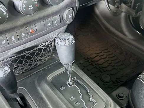 Used 2017 Jeep Wrangler Unlimited Sahara w/ Connectivity Group image 14