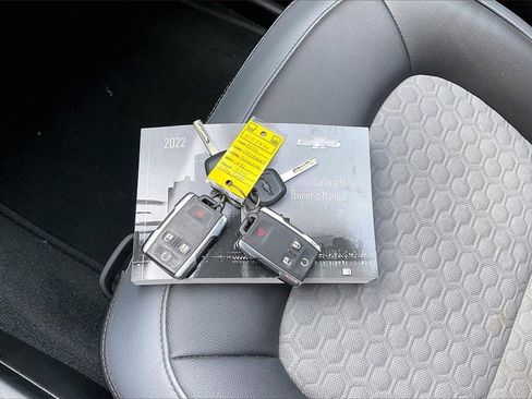 Used 2022 Chevrolet Colorado Z71 image 11