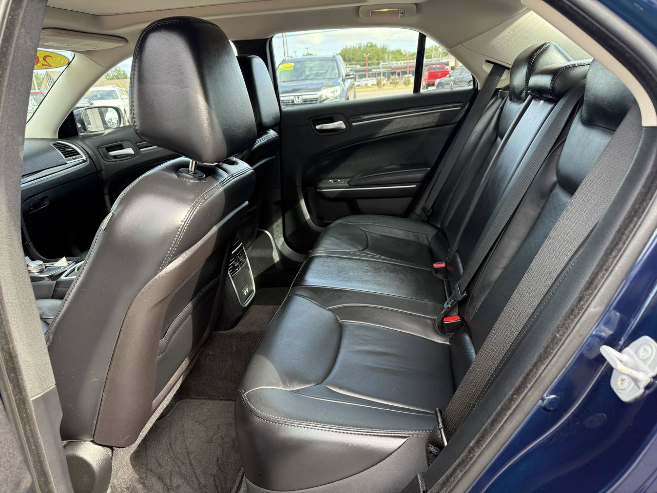 Used 2016 Chrysler 300 Limited RWD image 12