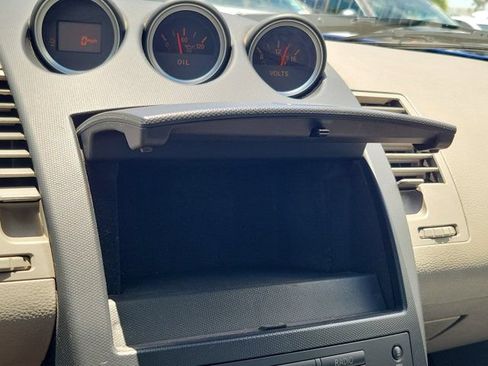 Used 2005 Nissan 350Z Touring RWD image 25