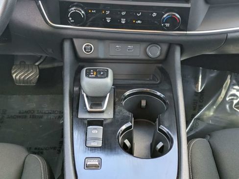 Used 2023 Nissan Rogue S FWD image 19