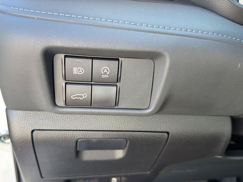 Used 2023 Toyota Highlander XLE FWD image 20