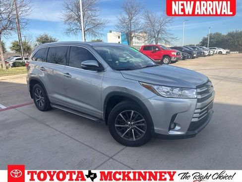 Used 2018 Toyota Highlander XLE image 1
