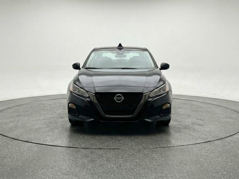 Used 2025 Nissan Altima 2.5 SV image 2