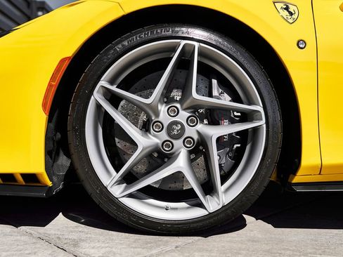 Used 2021 Ferrari F8 Tributo image 3