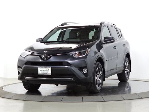 Used 2018 Toyota RAV4 XLE AWD/4WD image 3