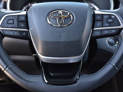 Used 2023 Toyota Highlander XSE AWD/4WD image 30