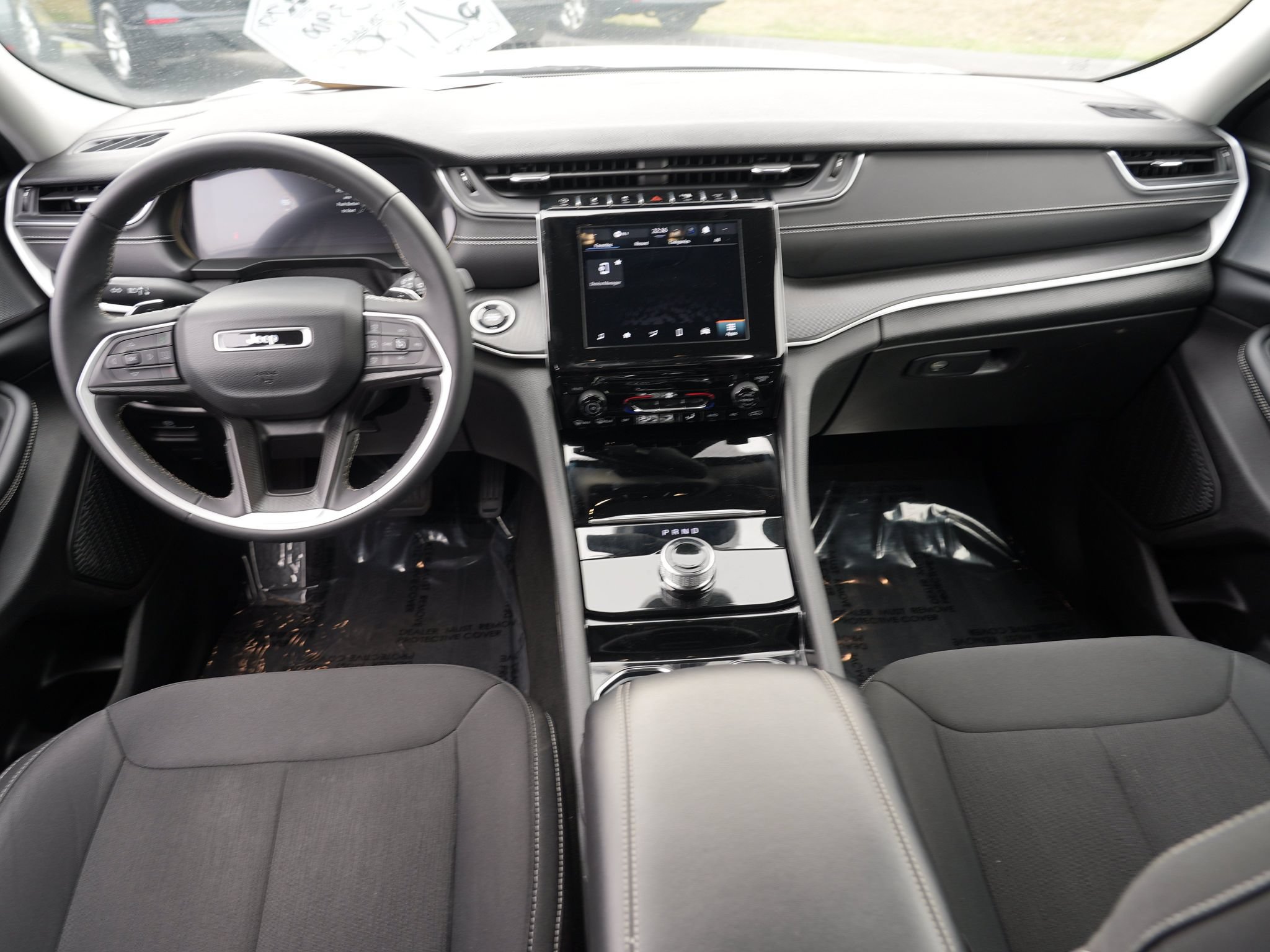 Used 2023 Jeep Grand Cherokee Laredo AWD/4WD image 24