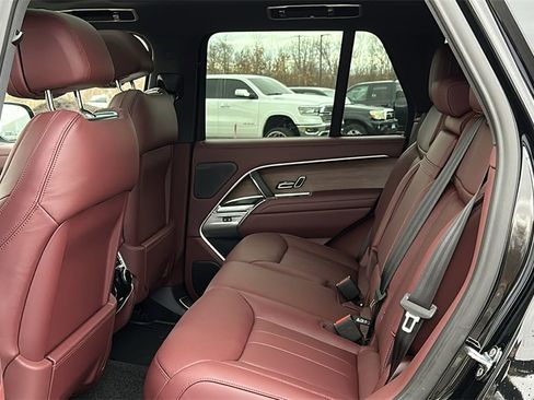 New 2025 Land Rover Range Rover SE image 23