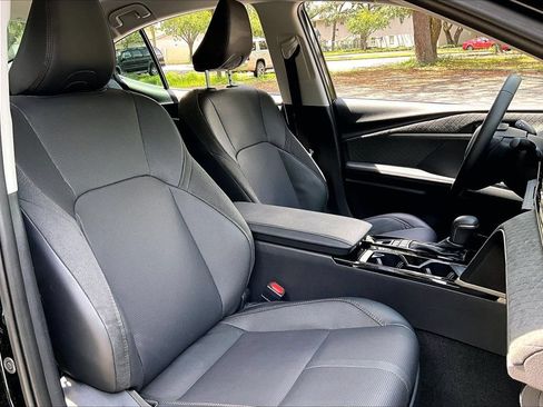 Used 2025 Toyota Camry XLE FWD image 28