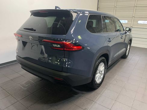 Used 2024 Toyota Grand Highlander XLE image 3