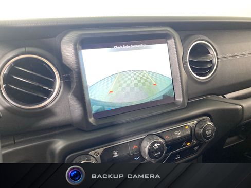 Used 2023 Jeep Wrangler Unlimited Sahara AWD/4WD image 6
