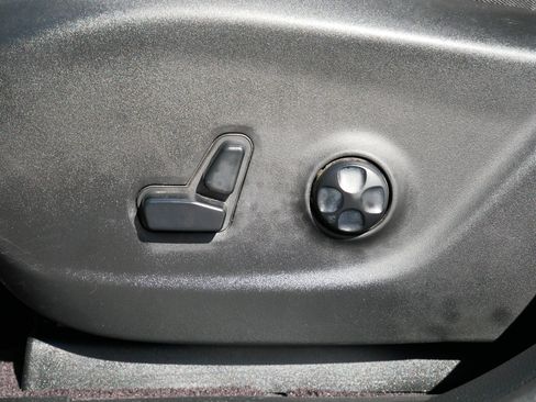 Used 2018 Jeep Cherokee Trailhawk w/ Cold Weather Group image 7