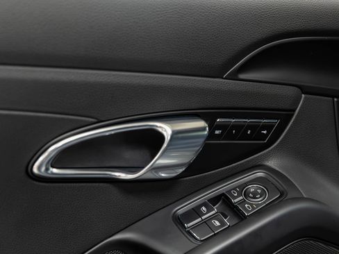 Used 2018 Porsche 718 Cayman RWD image 72