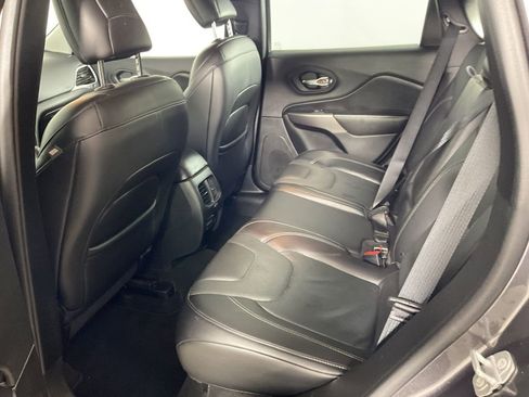 Used 2019 Jeep Cherokee Limited w/ Technology Group image 19