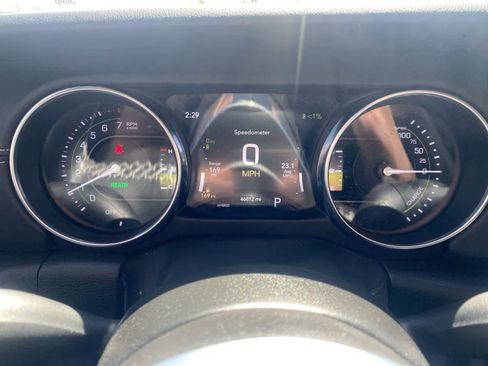 Used 2022 Jeep Wrangler Unlimited Sahara AWD/4WD image 13