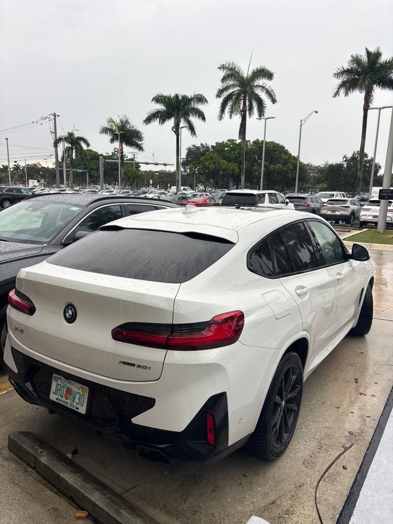 Used 2024 BMW X4 xDrive30i w/ M Sport Package AWD/4WD image 5