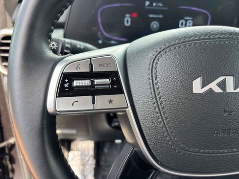 Used 2025 Kia Telluride LX FWD image 21