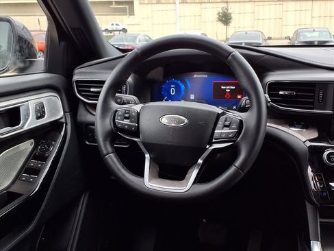 Used 2022 Ford Explorer Platinum w/ Equipment Group 601A image 14