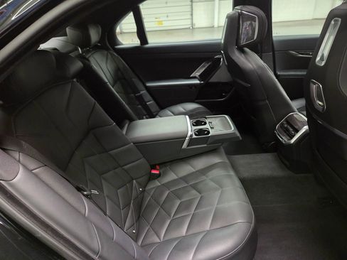 Used 2024 BMW 740i xDrive AWD/4WD image 33