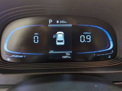 Certified 2023 Hyundai Venue Limited w/ Cargo Package FWD image 17