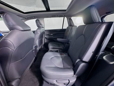 Used 2025 Toyota Grand Highlander Platinum image 27