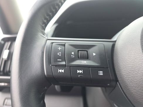 Used 2025 Nissan Pathfinder SV image 17