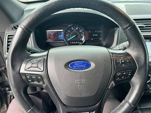 Used 2017 Ford Explorer XLT w/ Equipment Group 202A AWD/4WD image 26