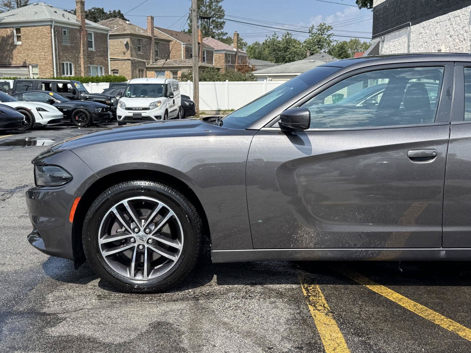 Used 2019 Dodge Charger SXT AWD/4WD image 4
