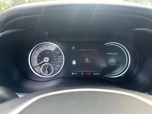 Used 2025 Genesis G70 2.5T image 26