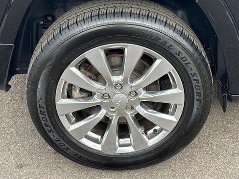 Used 2018 Jeep Cherokee Overland image 27