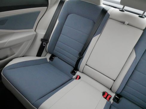 Used 2025 Volkswagen Jetta SE w/ Sunroof Package FWD image 12
