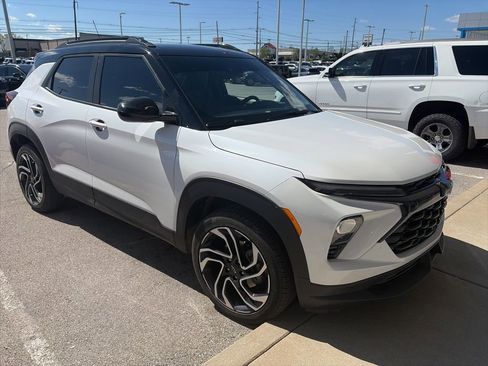 Used 2025 Chevrolet TrailBlazer RS w/ Convenience Package image 2