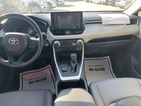 Used 2022 Toyota RAV4 XLE image 10
