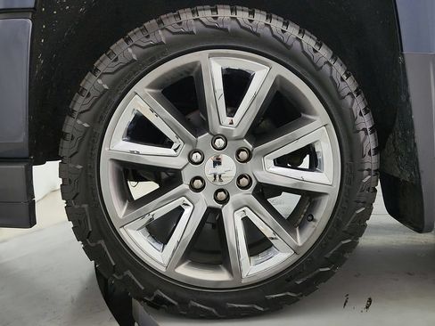Used 2018 Chevrolet Silverado 1500 LTZ Z71 w/ Centennial Edition AWD/4WD image 34