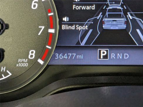 Used 2021 Nissan Titan SV w/ SV Convenience Package image 14