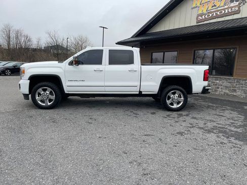 Used 2016 GMC Sierra 2500 Denali w/ Driver Alert Package image 3