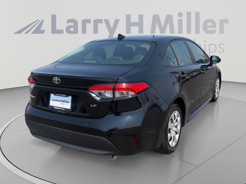 Used 2024 Toyota Corolla LE FWD image 5