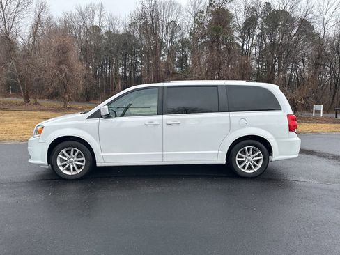 Used 2019 Dodge Grand Caravan SXT image 8