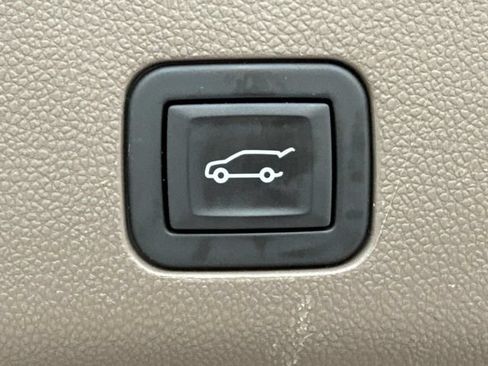 Used 2023 GMC Yukon Denali RWD image 15
