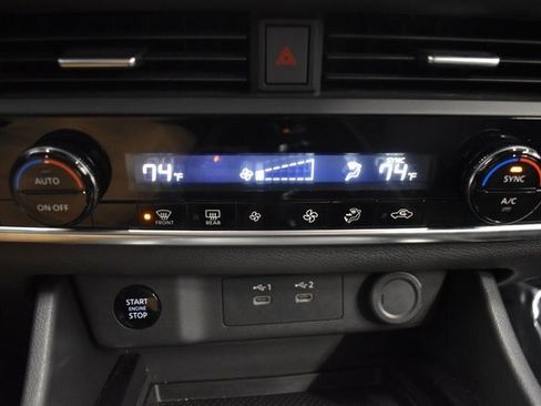 Used 2025 Nissan Rogue SV image 29