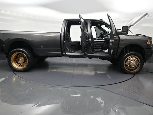Used 2024 RAM 3500 Big Horn w/ Night Edition AWD/4WD image 35